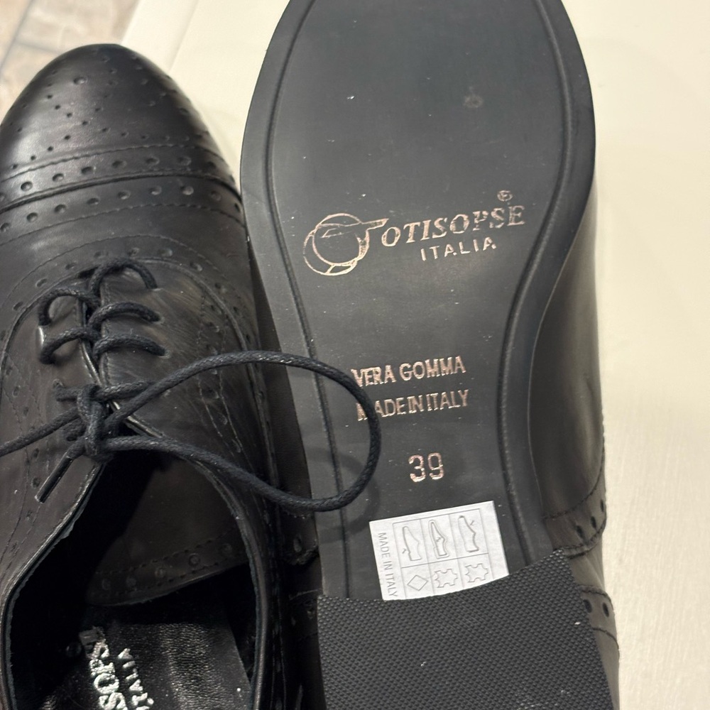 Classic Black Women’s Dress Shoes - Picture 5 of 5